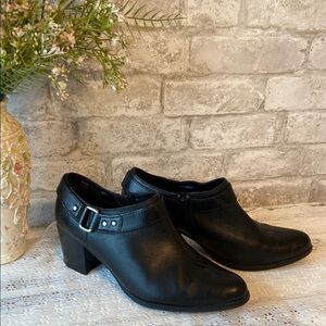 Black Leather Jorgie Moto Biker Ankle Boots!